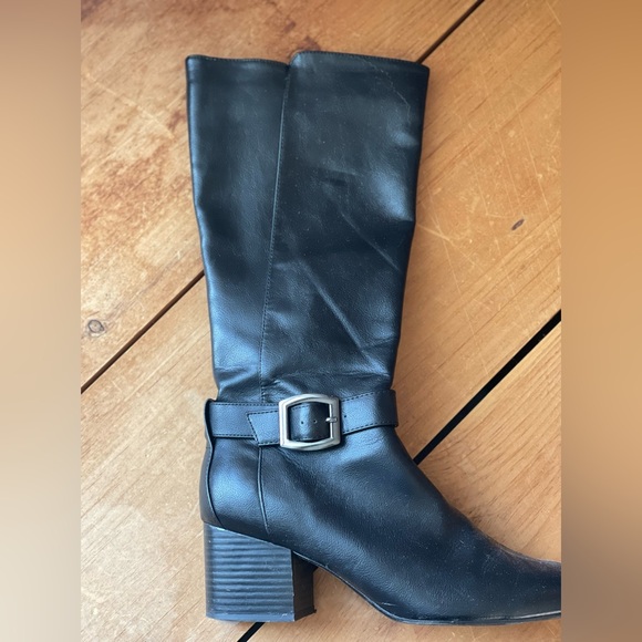 Gently worn tall, heeled boots. - Picture 2 of 5